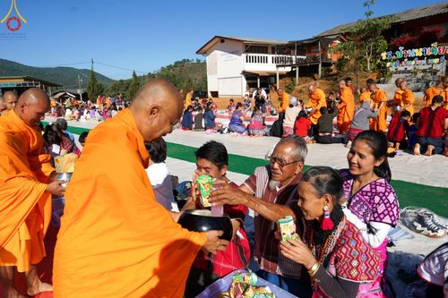 ภาพ No.125251:พิธีตักบาตรเนื่องในวันมาฆบูชา ณ สนามโรงเรียนบ้านนาเกียน  อำเภออมก๋อย จังหวัดเชียงใหม่ วันเสาร์ที่ ๒๔ กุมภาพันธ์ พ.ศ. ๒๕๖๗