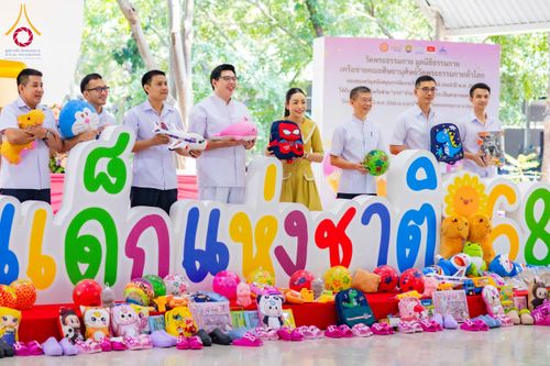 ภาพ No.193514:วัดพระธรรมกาย และ มูลนิธิธรรมกาย มอบของขวัญสนับสนุนงานวันเด็ก วันที่ 8 มกราคม พ.ศ. 2568 ณ อาคารโถงช้างฯ วัดพระธรรมกาย อ.คลองหลวง จ.ปทุมธานี