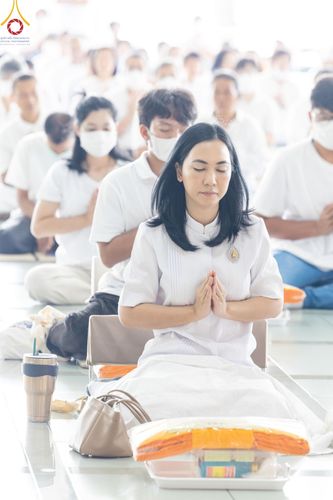 ภาพ No.122881:พิธีสวดพระพุทธมนต์ พิธีทอดผ้าบังสุกุล และพิธีถวายภัตตาหาร เป็นสังฆทานแด่พระภิกษุ สามเณร เนื่องในวันมหาปูชนียาจารย์ วันเสาร์ที่ 3 กุมภาพันธ์ พ.ศ. 2567 ณ หอฉันคุณยายอาจารย์ฯ วัดพระธรรมกาย