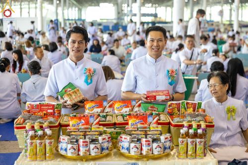 ภาพ No.149917:พิธีตักบาตร , พิธีปฎิบัติธรรม , พิธีถวายภัตตาหารเมนูสวรรค์ ในพรรษาแห่งการเข้าถึงธรรม วันธรรมชัย วันอังคารที่ 27 สิงหาคม พ.ศ.2567 ณ สภาธรรมกายสากล วัดพระธรรมกาย