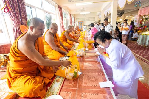 ภาพ No.171719:พิธีทอดกฐิน ณ วัดมหาโพธิ์ จ.ลพบุรี ในโครงการกฐินสามัคคีทั่วไทย 30,000 วัด บูชาธรรม 80 ปี หลวงพ่อธัมมชโย โดยคณะศิษยานุศิษย์วัดพระธรรมกาย วันที่ 27 ตุลาคม พ.ศ. 2567