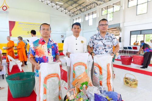 ภาพ No.217573:วันอาทิตย์ที่ 13 เมษายน พ.ศ. 2568 พิธีตักบาตรฉลองสามเณรใหม่ ศูนย์ปฏิบัติธรรมเขาคิชฌกูฏ โครงการบรรพชาสามเณรภาคฤดูร้อน