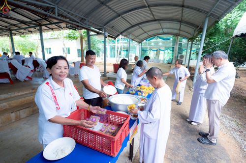 ภาพ No.260214:วันอาทิตย์ที่ 19 ตุลาคม พ.ศ. 2568 พิธีทอดกฐินสามัคคี  ณ ศูนย์ปฏิบัติธรรมและศูนย์อบรมเยาวชนเพชรบุรี  ต.ท่าแลง อ.ท่ายาง จ.เพชรบุรี