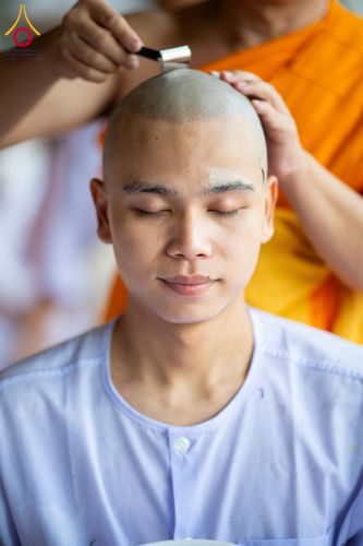 ภาพ No.143957:พิธีตัดปอยผมและปลงผมธรรมทายาท รุ่นเข้าพรรษา ณ มหาวิหารคด คอร์ 16 วัดพระธรรมกาย วันอาทิตย์ที่ 7 กรกฎาคม พ.ศ. 2567