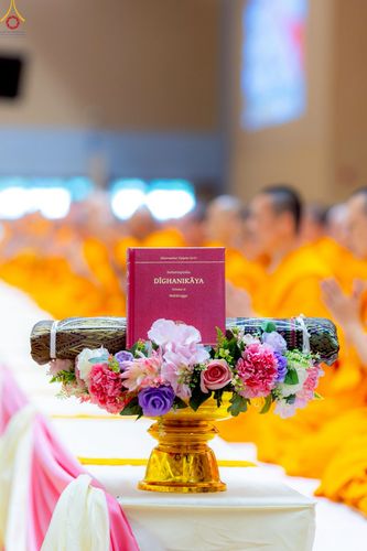 ภาพ No.228333:วันอาทิตย์ที่ 8 มิถุนายน พ.ศ. 2568 พิธีถวายทุนสนับสนุนพระไตรปิฎกฉบับธรรมชัย และอนุรักษ์คัมภีร์โบราณ ณ ห้องแก้วสารพัดนึก 2 วัดพระธรรมกาย