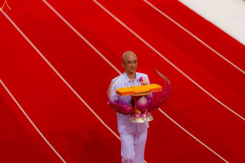 ภาพ No.277495:วันอาทิตย์ต้นเดือนที่ 7 ธันวาคม พ.ศ.2568 พิธีทอดผ้าป่าต้นสมบัติจักรพรรดิ ณ สภาธรรมกายสากล วัดพระธรรมกาย