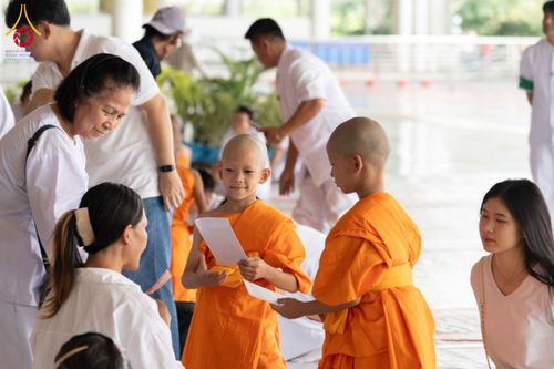 ภาพ No.134991:พิธีถวายบาตรแด่นาคธรรมทายาท ในโครงการบรรพชาสามเณรฟื้นฟูพระพุทธศาสนาทั่วไทย ณ สภาธรรมกายสากล วัดพระธรรมกาย จ.ปทุมธานี วันเสาร์ที่ 6 เมษายน พ.ศ. 2567