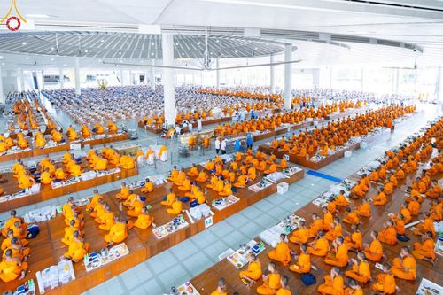 ภาพ No.152978:พิธีถวายภัตตาหารเมนูสวรรค์ ในพรรษาแห่งการเข้าถึงธรรม วันอังคารที่ 10 กันยายน พ.ศ. 2567 ครบรอบ 24 ปี วันละสังขาร คุณยายอาจารย์มหารัตนอุบาสิกาจันทร์ ขนนกยูง ณ หอฉันคุณยายอาจารย์ฯ วัดพระธรรมกาย