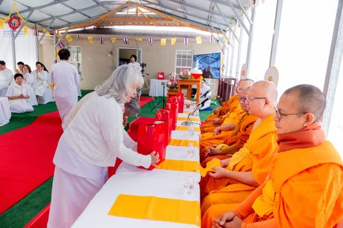 ภาพ No.135483:พิธีเจริญพระพุทธมนต์สมโภช แก้วบรมจักรพรรดิรัตนอนันต์ สถาปนาอาคารปฏิบัติธรรม แก้วธรรมชัยรัตนอนันต์ บูชาธรรมเนื่องในโอกาสอายุวัฒนมงคล 80 ปี หลวงพ่อธัมมชโย (22 เมษายน พ.ศ. 2567) วันพุธที่ 3 เมษายน พ.ศ. 2567 ณ วัดพระธรรมกายเทนเนสซี ประเทศสหรัฐอเมริกา