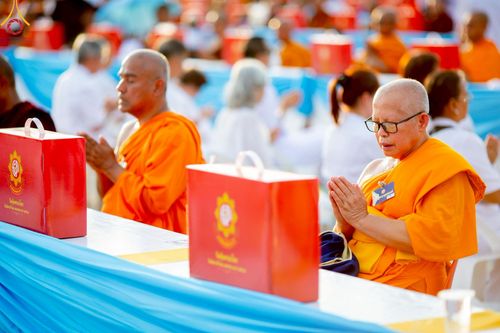 ภาพ No.219592:วันอังคารที่ 22 เมษายน พ.ศ. 2568 พิธีถวายมหาสังฆทานคณะสงฆ์ 40,000 กว่าวัดทั่วประเทศ เนื่องในวันคุ้มครองโลก ณ วัดพระธรรมกาย จ.ปทุมธานี