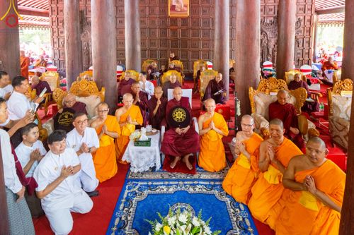 ภาพ No.220116:วันพุธที่ 16 เมษายน พ.ศ. 2568 วัดพระธรรมกายถวายมหาสังฆทาน มอบสิ่งของและทุนทรัพย์กว่า 4 ล้านบาท บรรเทาทุกข์ 181 วัดแผ่นดินไหวเมียนมา