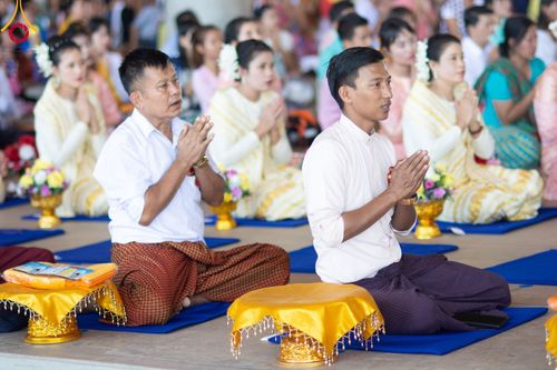 ภาพ No.100054:พิธีทอดผ้าป่า เมียนมาร์ และพิธีสวดธรรมจักร ครั้งที่ 5 ประจำปี พ.ศ. 2566 วันอาทิตย์ที่ 3 ธันวาคม พ.ศ. 2566