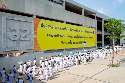 ภาพ No.221573:วันอังคารที่ 22 เมษายน พ.ศ. 2568 ภาพพิธีถวายมหาสังฆทานคณะสงฆ์ 40,000 กว่าวัดทั่วประเทศ เนื่องในวันคุ้มครองโลก ชุดที่ 2 (ปลื้มให้สมการรอคอย) ณ ลานธรรมพระมหาธรรมกายเจดีย์ วัดพระธรรมกาย