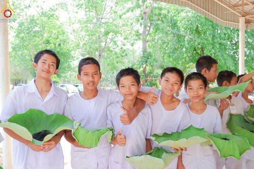 ภาพ No.216200:วันเสาร์ที่ 5 เมษายน พ.ศ. 2568 พิธีตัดปอยผม พิธีขอขมาผู้ปกครอง พิธีขอขมามอบผ้าไตร พิธีบรรพชา พิธีถวายบาตรสามเณร ณ ศูนย์ปฏิบัติธรรมและศูนย์อบรมเยาวชนเพชรบุรี ต.ท่าแลง อ.ท่ายาง จ.เพชรบุรี