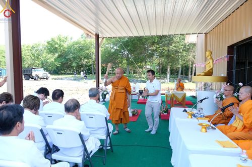 ภาพ No.142936:พิธีเจริญพระพุทธมนต์ โปรยรัตนชาติ เพื่อความเป็นสิริมงคล  ณ พื้นที่ก่อสร้างอาคารปฏิบัติธรรม “แก้วธรรมชัยรัตนอนันต์”  วัดพระธรรมกายเทนเนสซี ประเทศสหรัฐอเมริกา วันอังคารที่ 2 กรกฎาคม พ.ศ. 2567