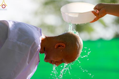 ภาพ No.140273:พิธีตัดปอยผมและปลงผม โครงการอุปสมบทหมู่ธรรมทายาท ระดับอุดมศึกษา รุ่นที่ 51 ภาคฤดูฝน วันเสาร์ที่ 8 มิถุนายน พ.ศ.2567 ณ มหารัตนวิหารคด 9 วัดพระธรรมกาย