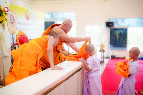 ภาพ No.216888:วันเสาร์ที่ 5 เมษายน พ.ศ. 2568 พิธีตัดปอยผม พิธีขอขมาผู้ปกครอง พิธีมอบบาตรและผ้าไตร พิธีบรรพชา ณ ศูนย์ปฏิบัติธรรมและศูนย์อบรมเยาวชนพระนครศรีอยุธยา ต.พุทเลา อ.บางปะหัน จ.พระนครศรีอยุธยา