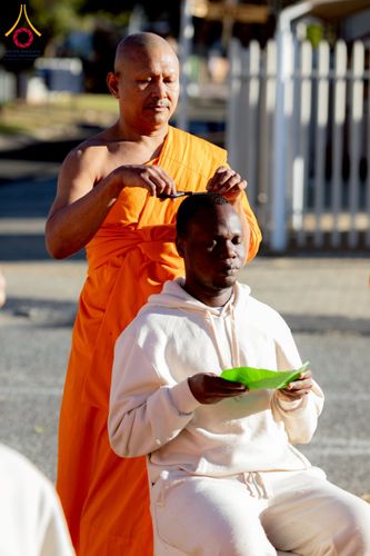 ภาพ No.231175:วันศุกร์ที่ 27 มิถุนายน พ.ศ. 2568 พิธีตัดปอยผมและพิธีปลงผมนาคธรรมทายาทแห่งทวีปแอฟริกา พ.ศ. 2568  โครงการบรรพชาอุปสมบทพระธรรมทายาทนานาชาติแห่งทวีปแอฟริกา ครั้งที่ 2 ณ วัดพระธรรมกายโจฮันเนสเบิร์ก สาธารณรัฐแอฟริกาใต้