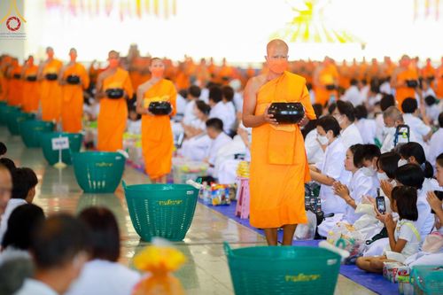 ภาพ No.126529:พิธีตักบาตร ในวันอาทิตย์ต้นเดือนที่ 3 มีนาคม พ.ศ. 2567 ณ บ้านแก้วเรือนทองคุณยายฯ วัดพระธรรมกาย