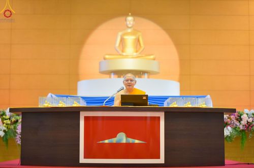 ภาพ No.159490:สัมมนาพิเศษและพิธีมอบองค์พระธรรมกาย 2,000 องค์ ณ ห้องแก้วสารพัดนึก 1 วัดพระธรรมกาย วันอาทิตย์ต้นเดือนที่ 6 ตุลาคม พ.ศ. 2567