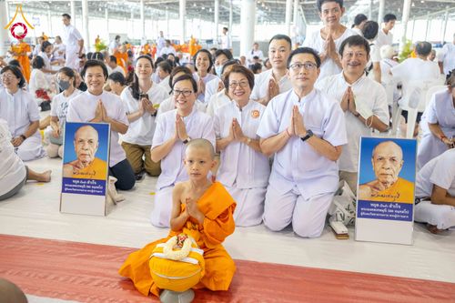 ภาพ No.319624:วันเสาร์ที่ 4 เมษายน พ.ศ.2569 พิธีขอขมา มอบผ้าไตร และถวายบาตรแด่นาคธรรมทายาท ในโครงการบรรพชาสามเณรฟื้นฟูพระพุทธศาสนาทั่วไทย โครงการหน่อแก้วเปรียญธรรม รุ่นที่ 14 โครงการสามเณรยุวธรรมทายาท รุ่นที่ 34 โครงการสามเณรมัชฌิมธรรมทายาท รุ่นที่ 30 ณ สภาธรรมกายสากล