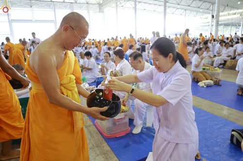 ภาพ No.318184:วันอาทิตย์ต้นเดือนที่ 5 เมษายน พ.ศ.2569 พิธีตักบาตร ณ บ้านแก้วเรือนทองคุณยายอาจารย์ฯ วัดพระธรรมกาย