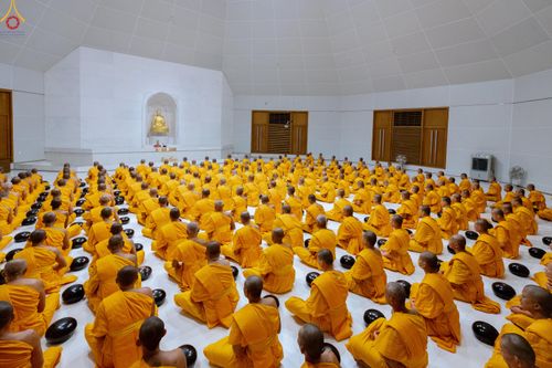 ภาพ No.289161:วันที่ 7 มกราคม พ.ศ. 2569 พิธีตักบาตรพระธรรมยาตรา ณ อนุสรณ์สถานลำดับที่ 1 สถานที่เกิดด้วยรูปกายเนื้อ อนุสรณ์สถานมหาวิหารพระมงคลเทพมุนี (โลตัสแลนด์) อ.สองพี่น้อง จ.สุพรรณบุรี ในโครงการธรรมยาตรา กตัญญูบูชา มหาปูชนียาจารย์ พระมงคลเทพมุนี(สด จนฺทสโร) พระผู้ป