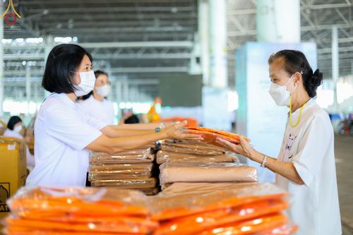 ภาพ No.66394:พิธีถวายอุปกรณ์เครื่องกันหนาว แด่คณะพระภิกษุ สามเณร วัดพระธรรมกาย วันเสาร์ที่ 10 ธันวาคม พ.ศ. 2565 ณ สภาธรรมกายสากล วัดพระธรรมกาย จ.ปทุมธานี