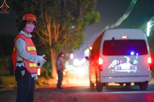 ภาพ No.70487:พิธีตักบาตรพระธรรมยาตราฯ ในโครงการธรรมยาตรากตัญญูบูชา มหาปูชนียาจารย์ พระมงคลเทพมุนี(สด จนฺทสโร) พระผู้ปราบมาร ปีที่ 11 ณ อนุสรณ์สถานลำดับที่ 2 สถานที่ตั้งมโนปณิธานบวชตลอดชีวิต อนุสรณ์สถานคลองบางนางแท่น อ.สามพราน จ.นครปฐม วันที่ 14 มกราคม พ.ศ. 2566