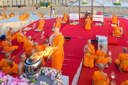 ภาพ No.81737:พิธีจุดวิสาขประทีปและเวียนประทักษิณ เนื่องในวันวิสาขบูชา วันเสาร์ที่ 3 มิถุนายน 2566 ณ ลานธรรมพระมหาธรรมกายเจดีย์ วัดพระธรรมกาย จ.ปทุมธานี