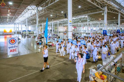 ภาพ No.324399:วันที่ 22 เมษายน พ.ศ.2569 (วันคุ้มครองโลก) งานถวายมหาสังฆทาน 40,000 กว่าวัดทั่วประเทศ บรรยากาศพระสังฆาธิการและสาธุชน  เดินทางเข้าลานธรรม วัดพระธรรมกาย