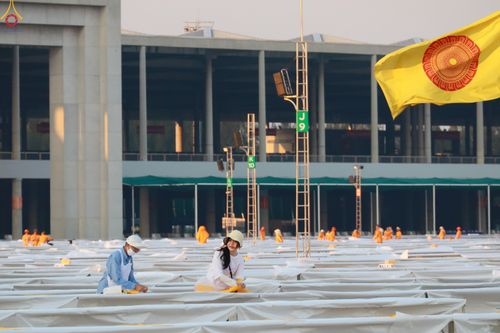 ภาพ No.321928:วันที่ 11-12 เมษายน พ.ศ.2569 การเตรียมงาน มัดถุงน้ำ , ผูกผ้าระบาย , เตรียมจุดฉันภัตตาหาร เพื่องานถวายมหาสังฆทาน 40,000 กว่าวัดทั่วประเทศ วันคุ้มครองโลก 22 เมษายน พ.ศ.2569 วัดพระธรรมกาย