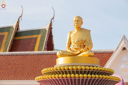 ภาพ No.73350:พิธีจุดประทีปถวายเป็นพุทธบูชา และบูชาธรรมมหาปูชนียาจารย์ ในโครงการธรรมยาตรากตัญญูบูชา มหาปูชนียาจารย์ พระมงคลเทพมุนี(สด จนฺทสโร) พระผู้ปราบมาร ปีที่ 11 ณ อนุสรณ์สถานลำดับที่ 4 สถานที่เกิดด้วยกายธรรม วัดโบสถ์ (บน) บางคูเวียง อ.บางกรวย จ.นนทบุรี วันที่ 21 