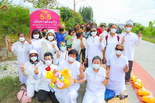 ภาพ No.68859:พิธีต้อนรับพระธรรมยาตรา ในโครงการธรรมยาตรากตัญญูบูชา มหาปูชนียาจารย์ พระมงคลเทพมุนี(สด จนฺทสโร) พระผู้ปราบมาร อนุสรณ์สถาน 7 แห่ง ปีที่ 11 วันที่ 3 มกราคม พ.ศ. 2566 ณ อนุสรณ์สถานมหาวิหารพระมงคลเทพมุนี จ.สุพรรณบุรี