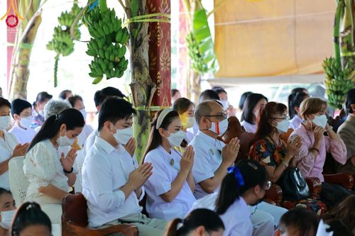 ภาพ No.64270:พิธีทอดกฐินสามัคคีทั่วไทย 5,000 วัด โดยคณะศิษยานุศิษย์วัดพระธรรมกาย น้อมบูชาธรรม 78 ปี หลวงพ่อธัมมชโย  วันอังคารที่ 8 พฤศจิกายน พ.ศ. 2565  ณ วัดโปรยฝน อ.หนองเสือ จ.ปทุมธานี