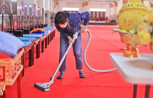 ภาพ No.65920:เจ้าหน้าที่สำนักศรัทธาภิบาล เตรียมงานอุปสมบท ที่วัดป่าโมกวรวิหาร จ.อ่างทอง วันที่ 6 ธันวาคม พ.ศ.2565