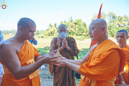 ภาพ No.65698:พิธีถวายพระบรมสารีริกธาตุ เพื่อประดิษฐาน ณ พระพุทธรูปปางไสยยาสน์ ที่ยาวที่สุดในบังกลาเทศ  วันที่ 22 พฤศจิกายน พ.ศ. 2565