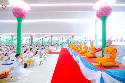 ภาพ No.137738:พิธีอุปสมบทสามเณรอุทิศชีวิต 11 รูป วันวิสาขบูชา พุธที่ 22 พฤษภาคม พ.ศ.2567 ณ อุโบสถ วัดพระธรรมกาย