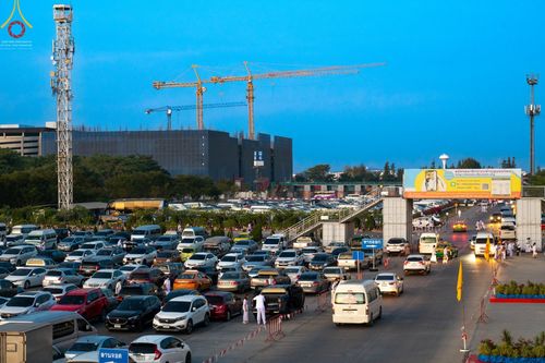 ภาพ No.68655:พิธีตักบาตรฉลองพระใหม่ วันที่ 1 มกราคม พ.ศ. 2566 ณ วัดพระธรรมกาย จ.ปทุมธานี