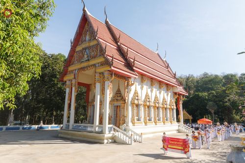 ภาพ No.71629:พระธรรมยาตรา ปฏิบัติศาสนกิจ ทำนุบำรุงศาสนสถาน, สวดธรรมจักร ,ปฏิบัติธรรม ร่วมกับชุมชน,นักเรียนเด็กดีวีสตาร์ และร่วมพิธีทอดผ้าป่าบำรุงศาสนสถาน ในโครงการธรรมยาตรากตัญญูบูชา มหาปูชนียาจารย์ พระมงคลเทพมุนี(สด จนฺทสโร) พระผู้ปราบมาร อนุสรณ์สถาน 7 แห่ง ปีที่ 11