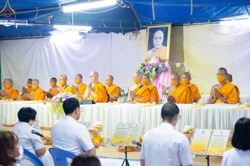 ภาพ No.74472:พิธีถวายภัตตาหารเป็นสังฆทาน แด่คณะพระธรรมยาตราฯ ในโครงการธรรมยาตรากตัญญูบูชา มหาปูชนียาจารย์ พระมงคลเทพมุนี(สด จนฺทสโร) พระผู้ปราบมาร อนุสรณ์สถาน 7 แห่ง ปีที่ 11 วันที่ 27 มกราคม พ.ศ. 2566