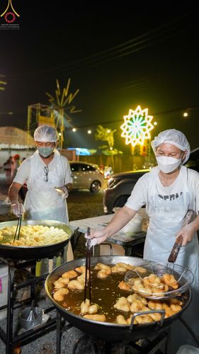 ภาพ No.73729:พิธีถวายภัตตาหารเป็นสังฆทาน แด่คณะพระธรรมยาตราฯ ในโครงการธรรมยาตรากตัญญูบูชา มหาปูชนียาจารย์ พระมงคลเทพมุนี(สด จนฺทสโร) พระผู้ปราบมาร อนุสรณ์สถาน 7 แห่ง ปีที่ 11 วันที่ 22 มกราคม พ.ศ. 2566