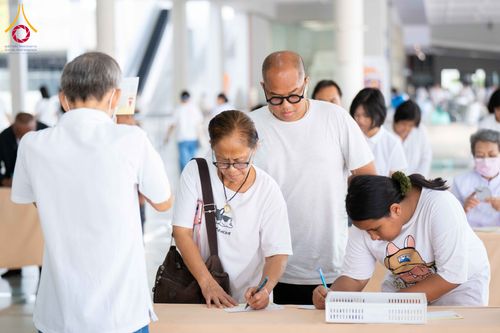 ภาพ No.326675:วันที่ 1 พฤษภาคม พ.ศ.2569 พิธีบุพเปตพลี ครั้งที่ 181 ร่วมอุทิศบุญแด่หมู่ญาติที่ล่วงลับไปแล้ว และสืบทอดอายุพระพุทธศาสนา ณ หอฉันคุณยายอาจารย์ฯ วัดพระธรรมกาย