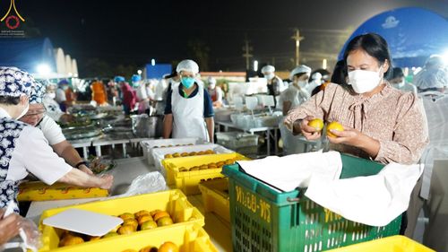 ภาพ No.71123:พิธีถวายภัตตาหารเป็นสังฆทาน แด่คณะพระธรรมยาตราฯ ในโครงการธรรมยาตราฯ ปีที่ 11 ณ อนุสรณ์สถานคลองบางนางแท่น อ.สามพราน จ.นครปฐม วันที่ 14 มกราคม พ.ศ. 2566