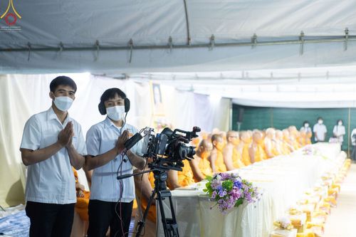 ภาพ No.69953:พิธีถวายภัตตาหารเป็นสังฆทาน แด่คณะพระธรรมยาตราฯ ในโครงการธรรมยาตราฯ ปีที่ 11 ณ อนุสรณ์สถานมหาวิหารพระมงคลเทพมุนี อ.สองพี่น้อง จ.สุพรรณบุรี วันที่ 10 มกราคม พ.ศ. 2566