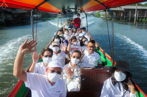 ภาพ No.73205:พิธีจุดประทีปถวายเป็นพุทธบูชา และบูชาธรรมมหาปูชนียาจารย์ ในโครงการธรรมยาตรากตัญญูบูชา มหาปูชนียาจารย์ พระมงคลเทพมุนี(สด จนฺทสโร) พระผู้ปราบมาร ปีที่ 11 ณ อนุสรณ์สถานลำดับที่ 4 สถานที่เกิดด้วยกายธรรม วัดโบสถ์ (บน) บางคูเวียง อ.บางกรวย จ.นนทบุรี วันที่ 21 