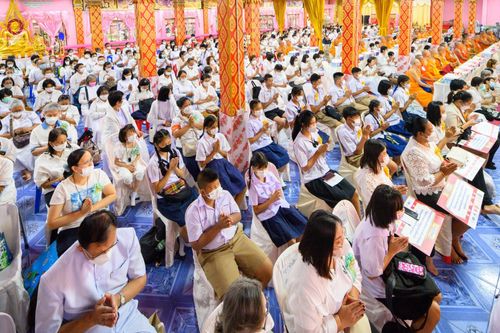 พิธีเจริญพระพุทธมนต์ ปฏิบัติธรรม มอบทุนการศึกษา ถวายสังฆทาน 106 วัด เพื่อถวายเป็นพุทธบูชา และขับเคลื่อนโครงการหมู่บ้านรักษาศีล 5  โดยคณะสงฆ์จังหวัดนนทบุรี คณะศิษยานุศิษย์วัดพระธรรมกาย โครงการธรรมยาตราฯ ปีที่ 11 ณ วัดตะเคียน อ.บางกรวย จ.นนทบุรี วันที่ 21 