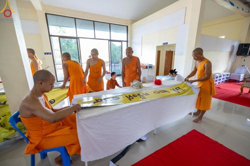 ภาพ No.137605:พิธีตักบาตร พิธีถวายสังฆทานแด่คณะสงฆ์ 323 วัด พิธีทำบุญอุทิศส่วนกุศลแด่ผู้วายชนม์ ในเหตุการณ์ความไม่สงบ 4 จังหวัดชายแดนภาคใต้ ปีที่ 20 ครั้งที่ 169 และพิธีมอบกองทุนหนุนแรงใจช่วยครูใต้ ปีที่ 17 ครั้งที่ 134 วันที่ 25 พฤษภาคม พ.ศ.2567 อ.ตากใบ จ.นราธิวาส