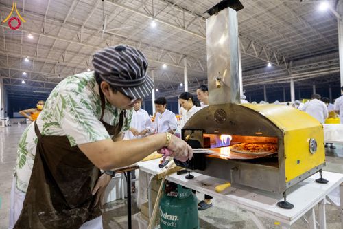 ภาพ No.121141:พิธีถวายภัตตาหารเป็นสังฆทาน แด่คณะพระธรรมยาตราฯ ในโครงการธรรมยาตรากตัญญูบูชา มหาปูชนียาจารย์ พระมงคลเทพมุนี(สด จนฺทสโร) พระผู้ปราบมาร อนุสรณ์สถาน 7 แห่ง ปีที่ 12 วันที่ 30 มกราคม พ.ศ. 2567 ณ สภาธรรมกายสากล วัดพระธรรมกาย