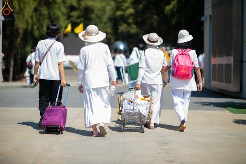 ภาพ No.69408:พิธีจุดประทีปถวายเป็นพุทธบูชา และบูชาธรรมมหาปูชนียาจารย์ ในโครงการธรรมยาตรากตัญญูบูชา มหาปูชนียาจารย์ พระมงคลเทพมุนี(สด จนฺทสโร) พระผู้ปราบมาร ปีที่ 11 ณ อนุสรณ์สถานมหาวิหารพระมงคลเทพมุนี อ.สองพี่น้อง จ.สุพรรณบุรี